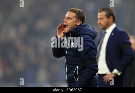 Slavisa Jokanovic, gestionnaire de Fulham (à droite) et Scott Parker sur le ligne tactile Banque D'Images