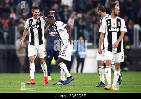 Cristiano Ronaldo de Juventus célèbre le premier but de son côté Le jeu avec Blaise Matuidi (au centre) Banque D'Images