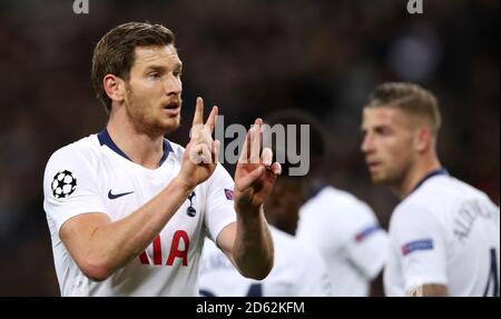 Jan Vertonghen de Tottenham Hotspur appelle l'arbitre Banque D'Images