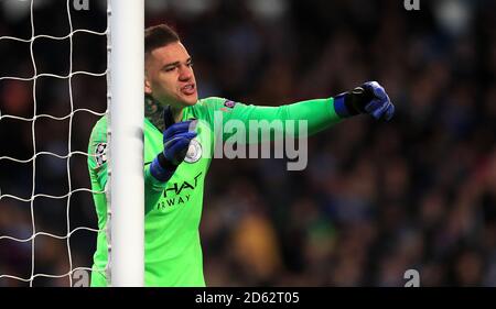 Le gardien de but de Manchester City Ederson gestes Banque D'Images