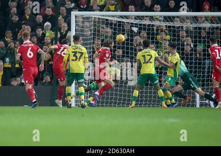 Jack Robinson, de Nottingham Forest, marque le deuxième but de son côté lors du match du championnat Sky Bet à Carrow Road Norwich. Banque D'Images