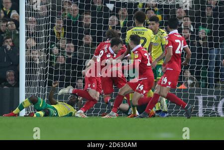 Jack Robinson, de Nottingham Forest, célèbre le deuxième but de son côté lors du match du championnat Sky Bet à Carrow Road Norwich. Banque D'Images