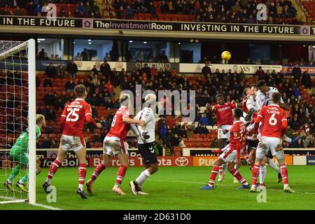 Recco Hackett-Fairchild de Charlton Athletic a un cueilleur à l'objectif Banque D'Images