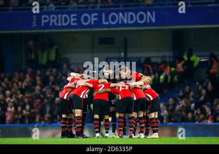 Les joueurs de Southampton dans un caucus avant le match Banque D'Images