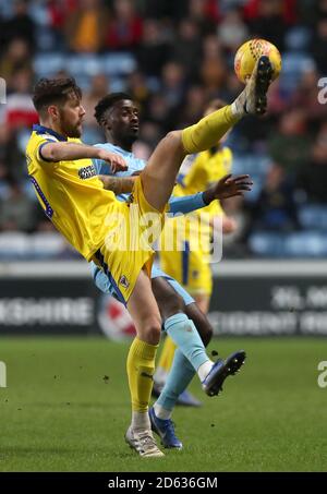 Paul Kalambayi de l'AFC Wimbledon lors du match de Sky Bet League Two ...