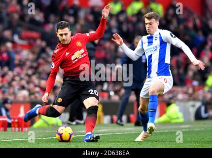 Diogo Dalot de Manchester United (à gauche) et Brighton & Hove Albion's. Marche de Soly Banque D'Images