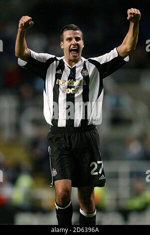 Steven Taylor, de Newcastle United, célèbre la victoire Banque D'Images