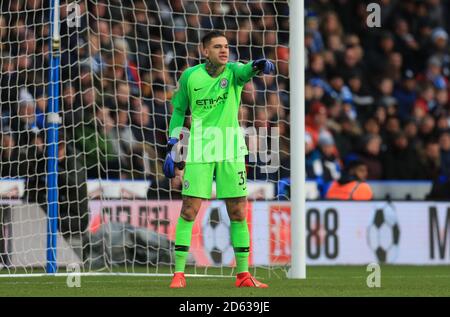 Le gardien de but de Manchester City Ederson gestes Banque D'Images