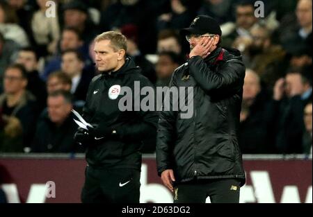 Jurgen Klopp, directeur de Liverpool (à droite) sur la ligne de contact Banque D'Images