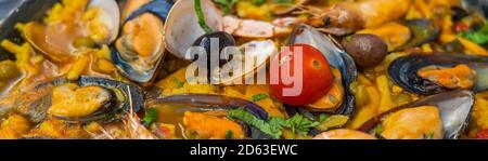 Fruits de mer espagnols Paella de Marisco, Paella Marinera avec moules, coquillages et scampis, vue panoramique Banque D'Images