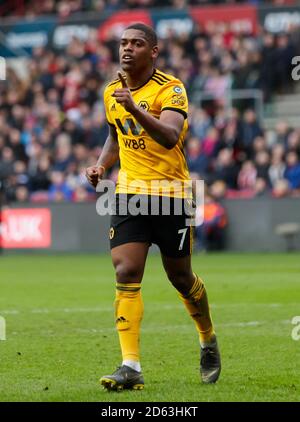 Ivan Cavaleiro de Wolverhampton Wanderers célèbre son premier but de côtés le jeu Banque D'Images