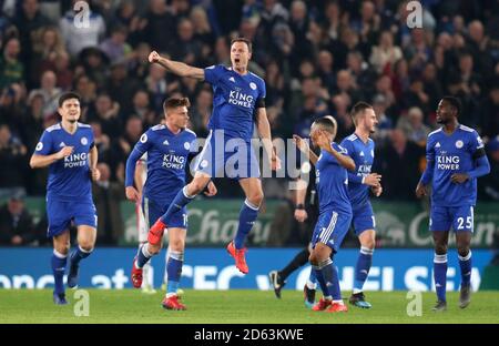 Jonny Evans, de Leicester City, fête ses points à faire il 1-1 Banque D'Images