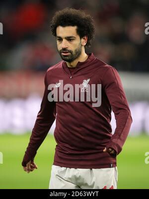 Mohamed Salah de Liverpool s'échauffe avant le lancement Banque D'Images