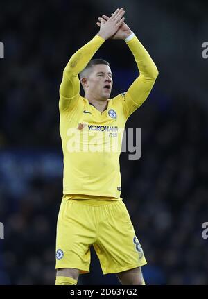 Ross Barkley de Chelsea applaudit comme il est substitué pendant leur Jeu contre Everton Banque D'Images