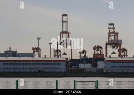 Incheon, CORÉE DU SUD. 14 octobre 2020. 14 octobre 2020-Incheon, Corée du Sud-A présente des piles de conteneurs de marchandises d'importation-exportation dans le plus grand port maritime de Corée du Sud à Incheon, la banque centrale de Corée du Sud a gelé son taux d'intérêt principal mercredi à un niveau record bas, dans le contexte des incertitudes économiques accrues liées à l'épidémie prolongée de coronavirus et à la hausse des prix de l'immobilier. Credit: Ryu Seung-il/ZUMA Wire/Alay Live News Banque D'Images