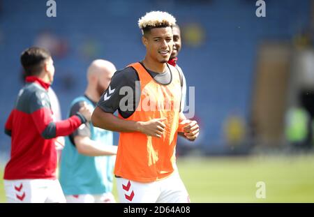 Le Lyle Taylor de Charlton Athletic se réchauffe avant le match Banque D'Images