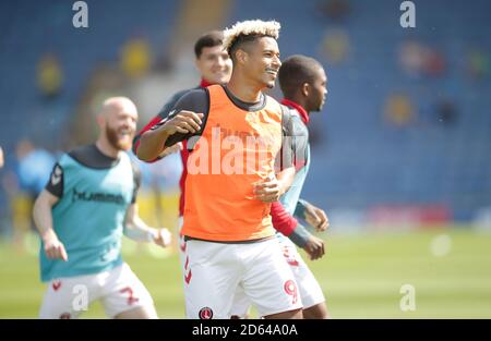 Le Lyle Taylor de Charlton Athletic se réchauffe avant le match Banque D'Images