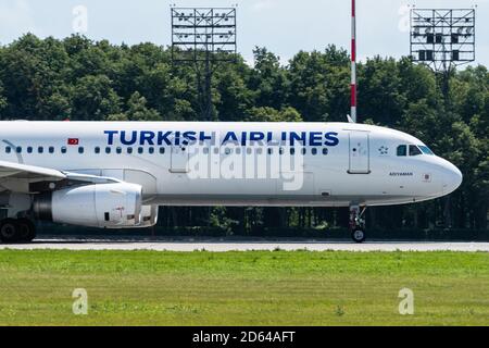 2 Juillet 2019, Moscou, Russie. Avion Airbus A321-200 Turkish Airlines à l'aéroport de Vnukovo à Moscou. Banque D'Images