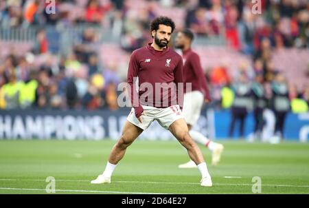 Mohamed Salah de Liverpool se réchauffe avant le match Banque D'Images