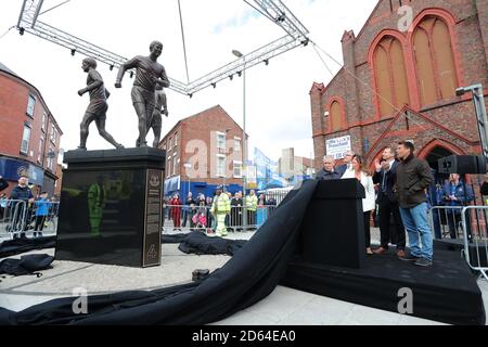 Une statue célébrant la « Sainte Trinité » d'Everton - le célèbre trio de milieu de terrain d'Alan ball, Howard Kendall et Colin Harvey est officiellement dévoilé à l'extérieur de Goodison Park avant le dernier match à domicile d'Everton de la saison 2018/19. Banque D'Images