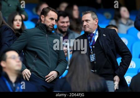 Gareth Southgate, directeur de l'Angleterre (à gauche) et Aidy, directeur de l'U21 en Angleterre Boothroyd (à droite) dans les stands Banque D'Images