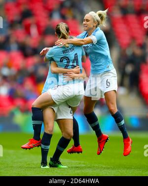 Keira Walsh, de Manchester City, célèbre le premier but de son camp Du match avec Steph Houghton, coéquipier de Manchester City Banque D'Images