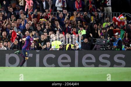 Luis Suarez, de Barcelone, célèbre le premier but de son camp le jeu Banque D'Images