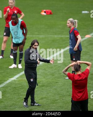 Reynald Pedros, le Manager de Lyon, lors d'une session d'entraînement avant la finale de la Ligue des champions des femmes de l'UEFA à l'arène Groupama, Budapest Banque D'Images