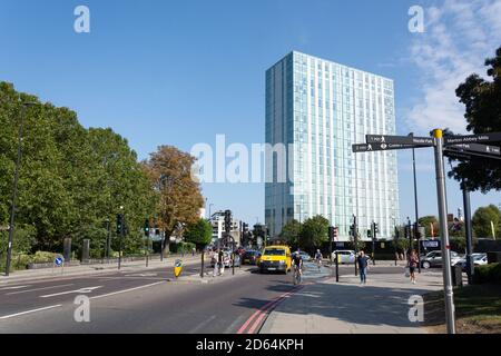 Immeuble d'appartements Britannia point, Merton High Street, colliers Wood, London Borough of Merton, Greater London, Angleterre, Royaume-Uni Banque D'Images