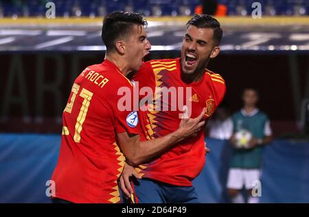 Espagne le Dani Ceballos d'U21 célèbre avec Marc Roca, coéquipier qui a marqué le quatrième but du jeu Banque D'Images