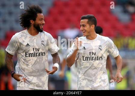 Marcelo Vieira (à gauche) et Lucas Vazquez de Real Madrid avant le match Banque D'Images