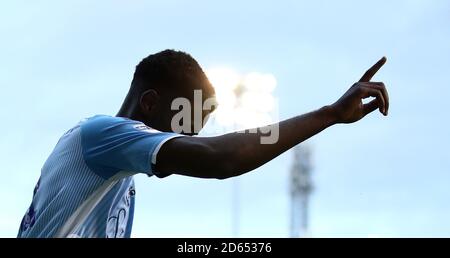 Jordy Hiwula de Coventry City célèbre son troisième but du jeu Banque D'Images