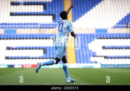 Jordy Hiwula de Coventry City célèbre son premier but du jeu Banque D'Images