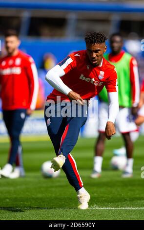 Tirese Campbell de Stoke City se réchauffe avant le match lors du championnat Sky Bet au stade des billions de trophées de St Andrew Banque D'Images