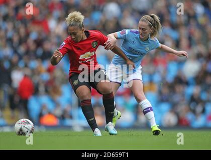 Keira Walsh de Manchester City (à droite) et Lauren James de Manchester United Banque D'Images