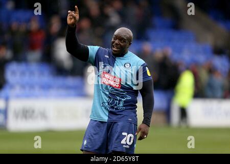 Wycombes Adebayo Akinfenwa célèbre la victoire Banque D'Images