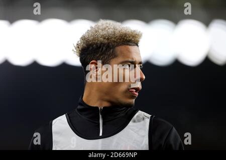 Le Lyle Taylor de Charlton Athletic se réchauffe avant le match Banque D'Images