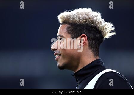 Le Lyle Taylor de Charlton Athletic se réchauffe avant le match Banque D'Images