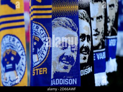 Foulards Leicester City en vente à l'extérieur du sol Banque D'Images