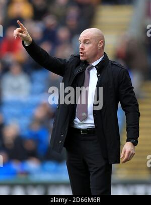 Burnley manager Sean Dyche sur la ligne de touche lors de la Premier League match à Turf Moor, Burnley. Banque D'Images