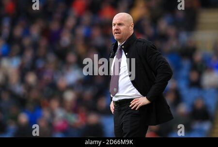 Burnley manager Sean Dyche sur la ligne de touche lors de la Premier League match à Turf Moor, Burnley. Banque D'Images