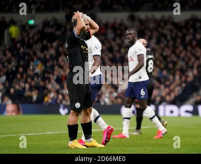 Sergio Aguero, de Manchester City, a manqué une chance lors du match de la Premier League au stade Tottenham Hotspur à Londres. Banque D'Images