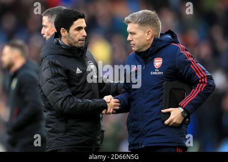 Directeur d'Arsenal Mikel Arteta (à gauche) et directeur adjoint Steve Round Banque D'Images