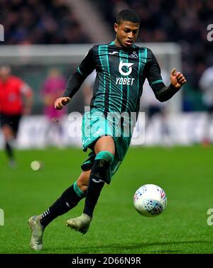 La brasserie Rhian Brewster de Swansea City est en action Banque D'Images