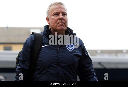 Le directeur de Portsmouth, Kenny Jackett, arrive au stade Weston Homes avant le lancement Banque D'Images