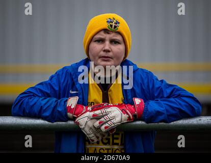 Un fan de Sutton United avant le jeu Banque D'Images