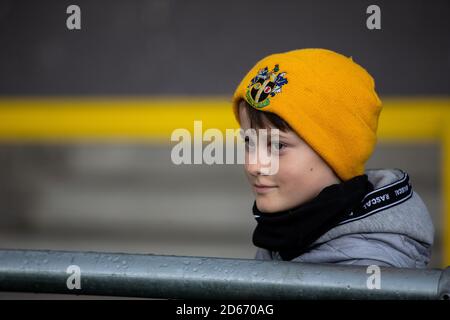 Un fan de Sutton United avant le jeu Banque D'Images