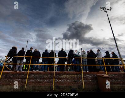 Vue générale des fans de Sutton United pendant le jeu Banque D'Images