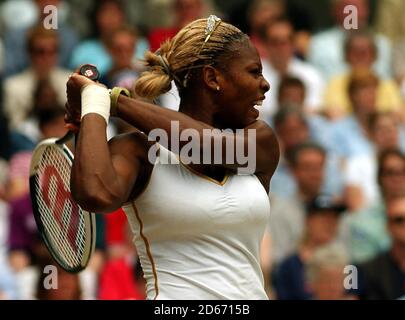 Vénus Williams en action contre Amelie Mauresmo Banque D'Images