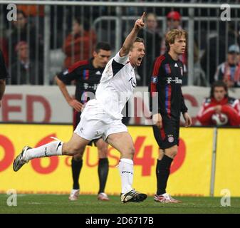 Kevin Davies, de Bolton Wanderers, célèbre l'égaliseur Banque D'Images